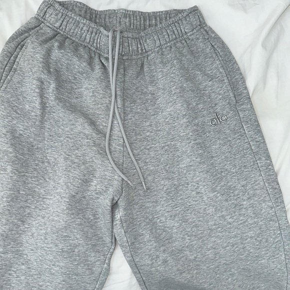 Alo yoga sweats - Picture 3 of 5